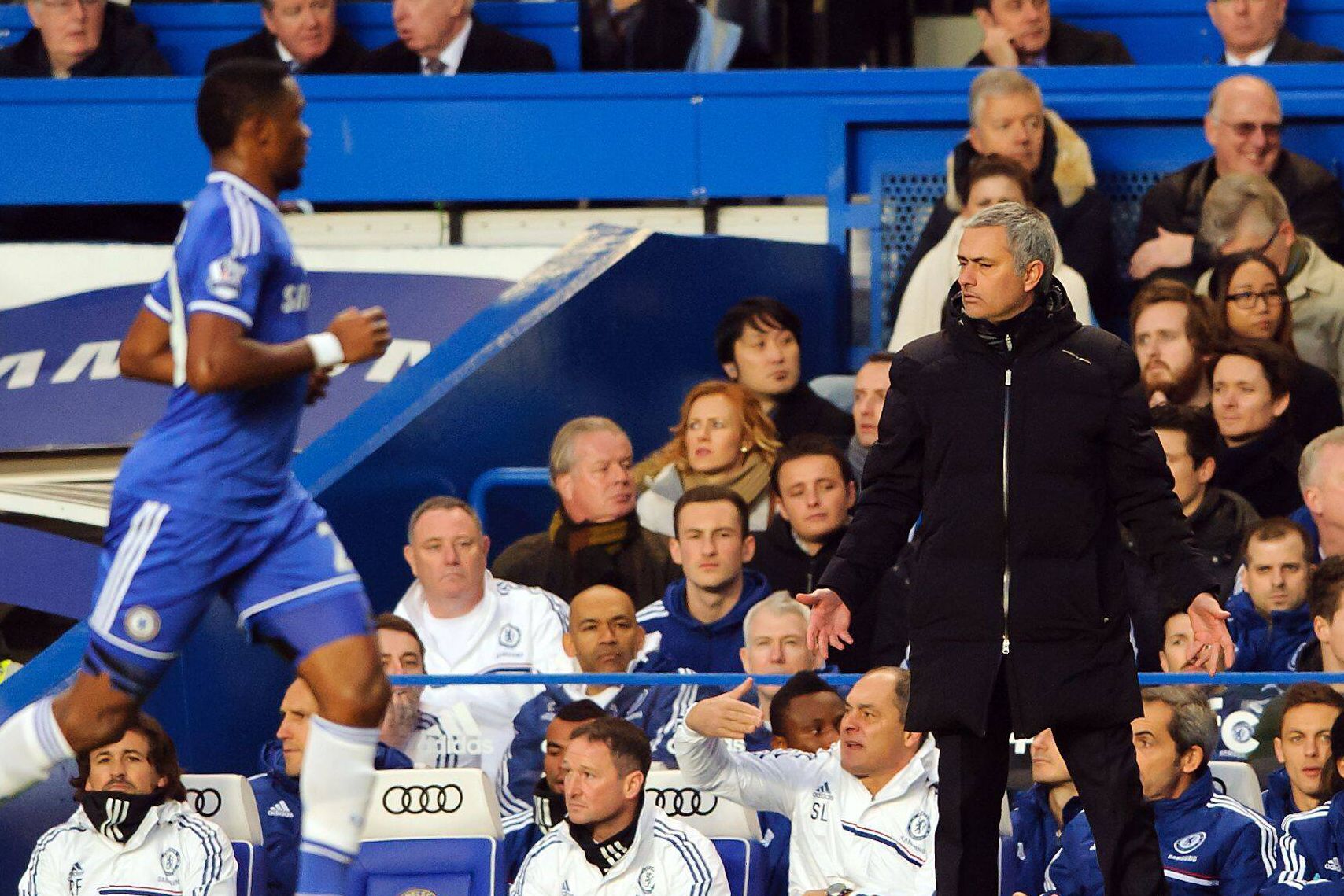 Obi Mikel e José Mourinho, quando se cruzaram no Chelsea