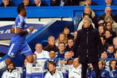 Obi Mikel e José Mourinho, quando se cruzaram no Chelsea