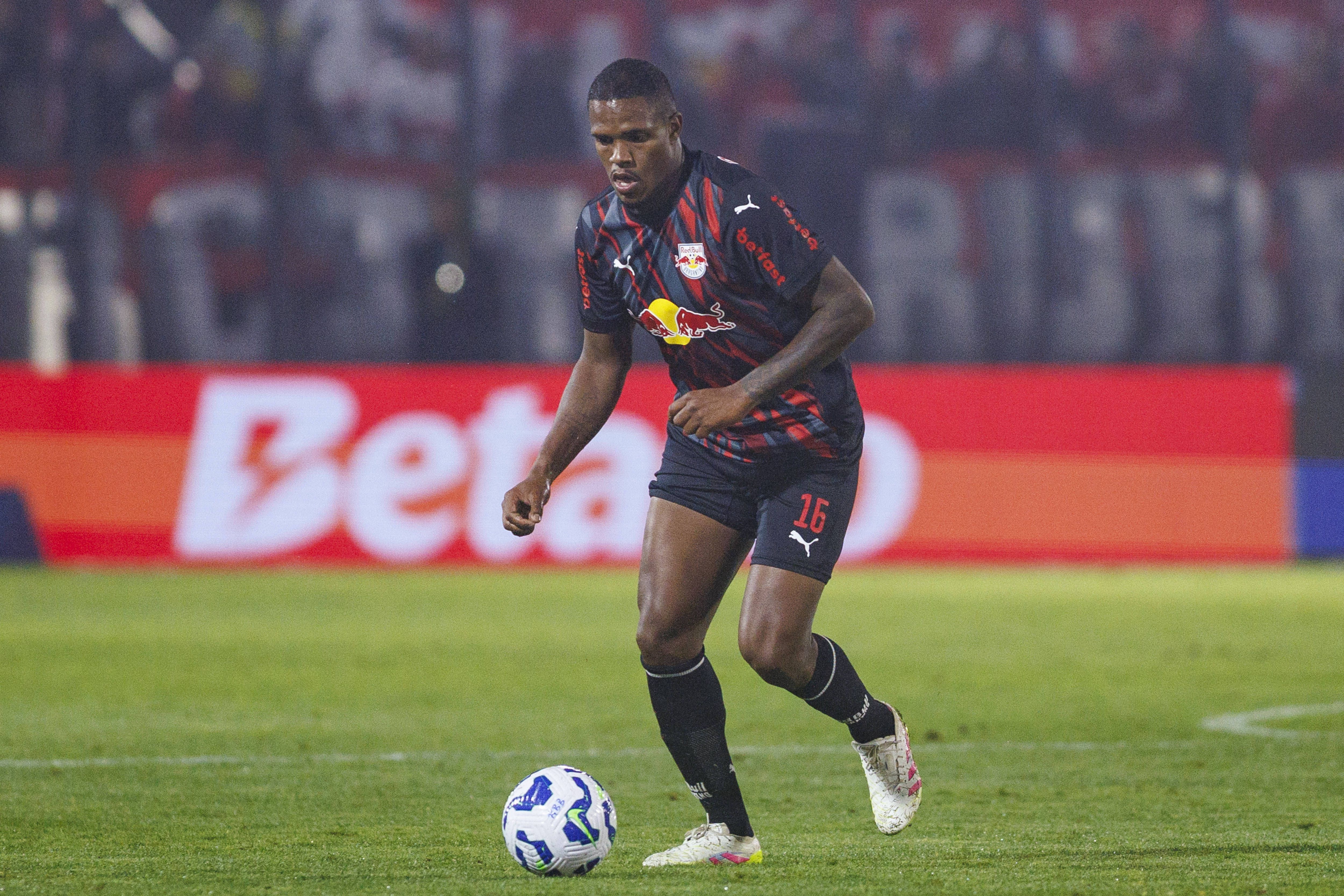 Gustavo Marques vai ter corte de 50% no salário