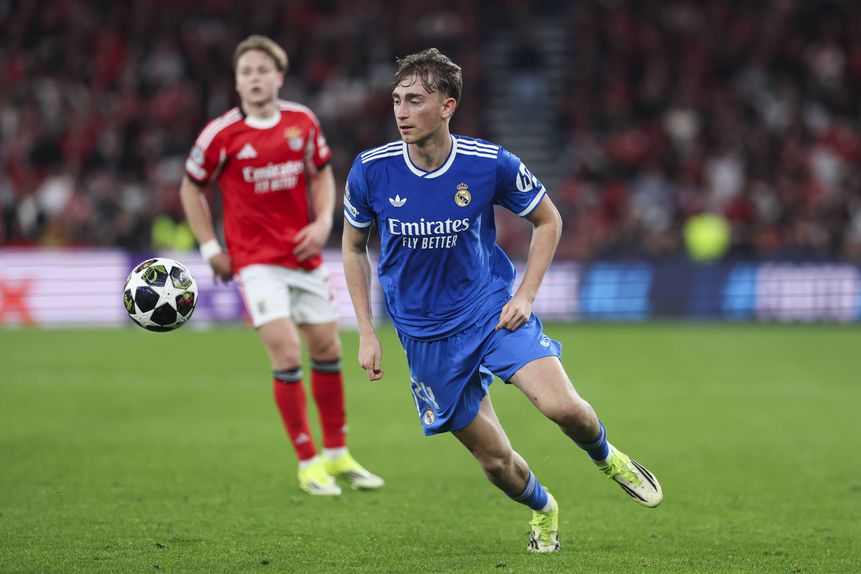 Dean Huijsen foi titular pelo Real Madrid na vitória ao Benfica na Luz