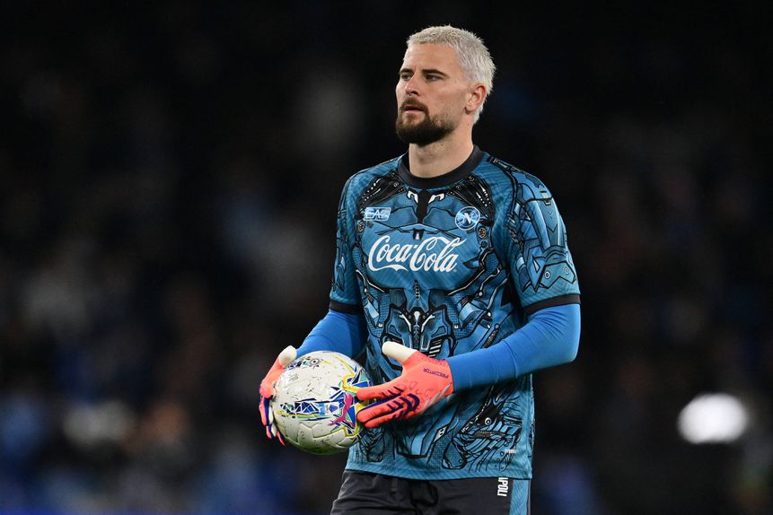 Nikita Contini, terceiro guarda-redes do Nápoles