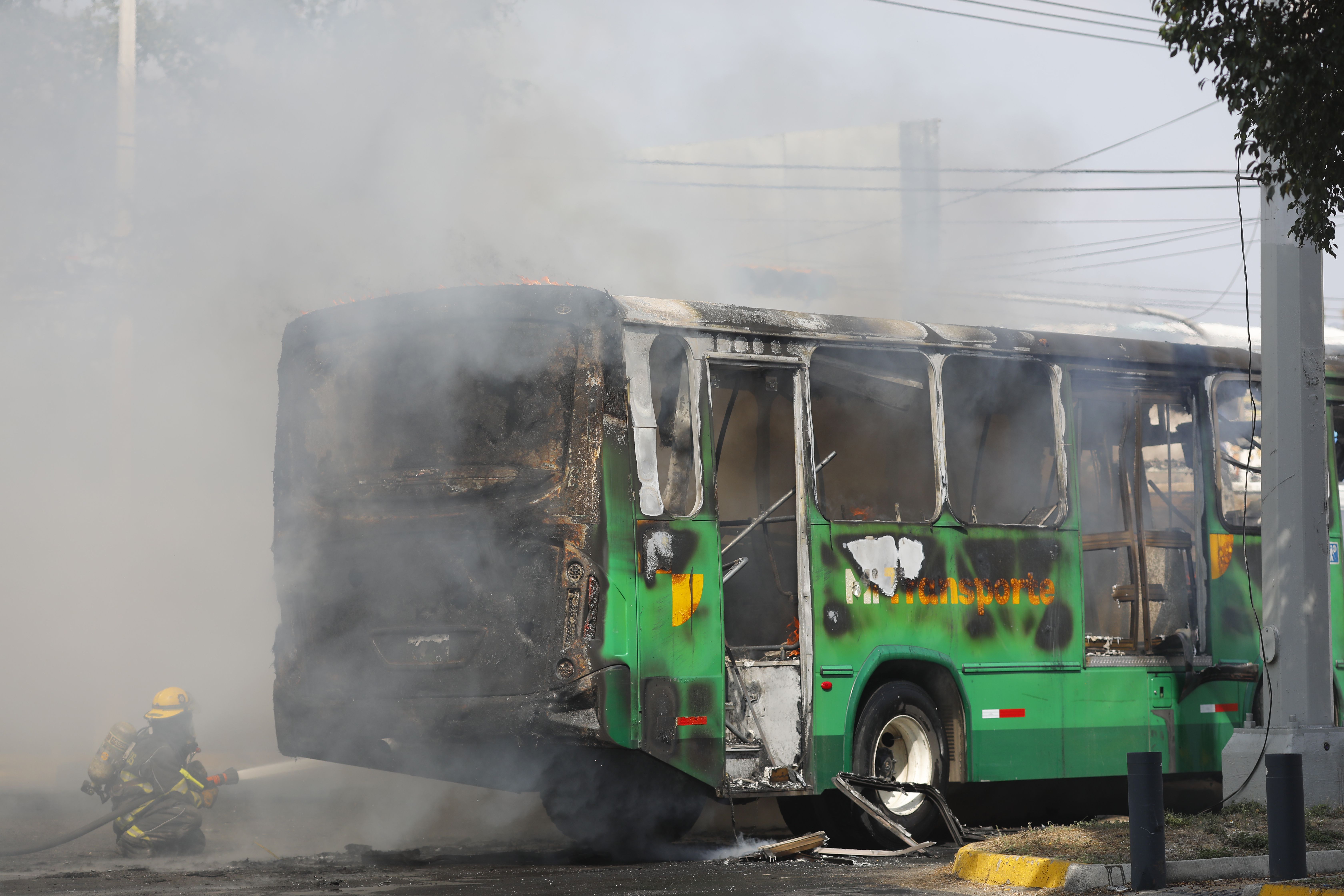 Violência e destruição por todo o México após morte de El Mencho, líder do Cartel de Jalisco - Foto: EPA