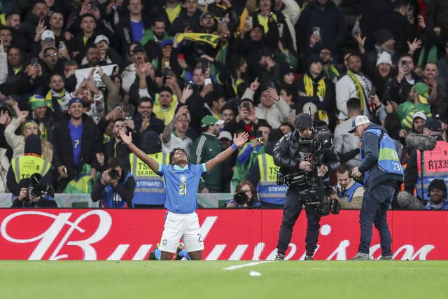 Endrick com Wembley a seus pés!