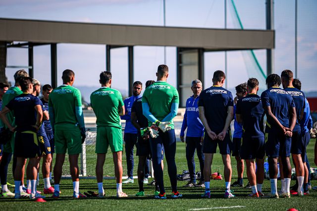 Famalicão: Evangelista leva 'dor de cabeça' ao(s) extremo(s)
