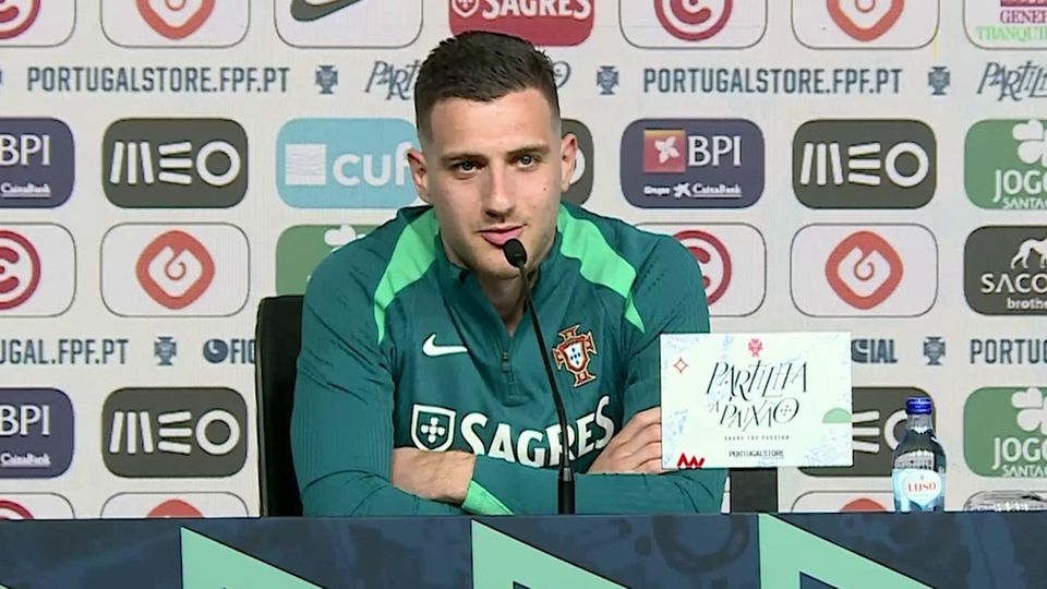 Diogo Dalot: «Aqui não há lugares cativos» (vídeo)