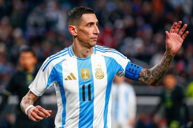 Com Di María a fazer de Messi, Argentina vence El Salvador