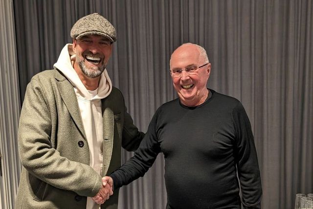 Klopp e Eriksson: esta imagem tem muito futebol