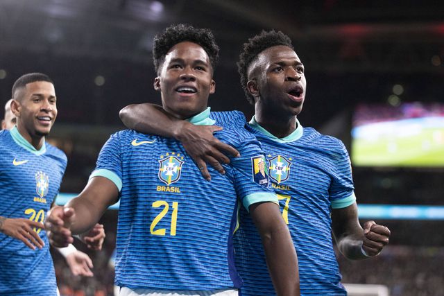 Vinícius Júnior exulta a «nova geração» do Brasil