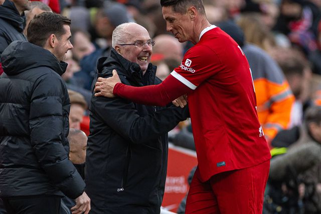 Eriksson cumpre o sonho de orientar o Liverpool: «Foi lindo e incrível» (vídeo e fotos)