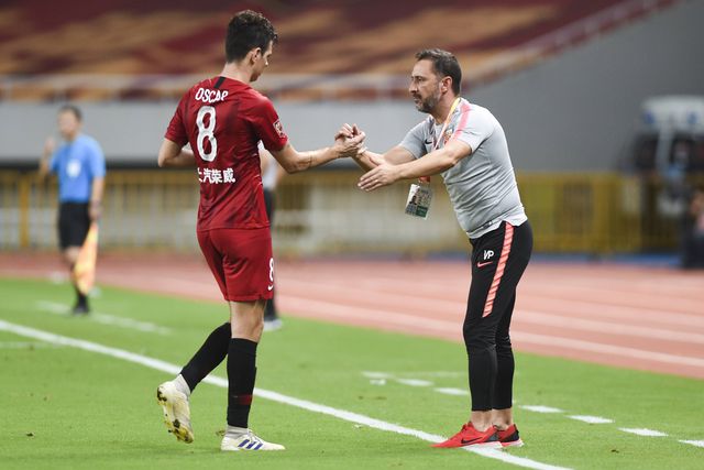 Oscar recebe indicações de Vítor Pereira