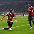 Festejos do Milan, com Giménez, João Félix e Rafael Leão