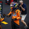 Piastri (direita) e Lando Norris (esquerda), a dupla da McLaren, no final do Grande Prémio da China de F1 (IMAGO)