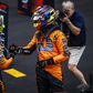 Piastri (direita) e Lando Norris (esquerda), a dupla da McLaren, no final do Grande Prémio da China de F1 (IMAGO)