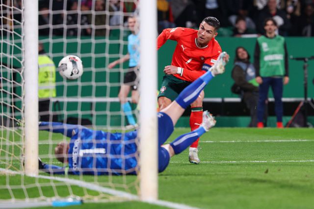 Ronaldo reage a remate ao poste e faz o golo 136 pela Seleção (vídeo)