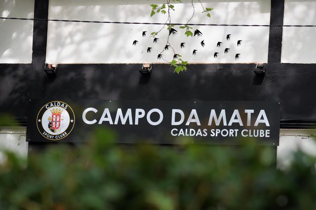 Caldas SC: Em quatro presenças na Liga entre 1955 e 1959, destaca-se o 10.º lugar alcançado em 1957/1958. Atualmente, a equipa do Campo da mata está a disputar a fase de manutenção da Liga 3. (Foto: Caldas Sport Clube/Facebook)