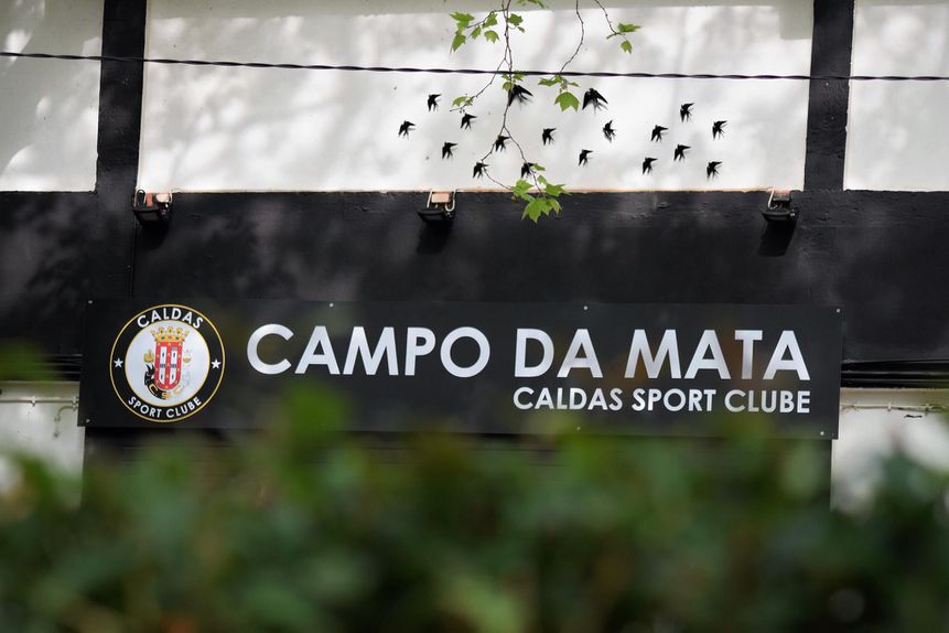 Caldas SC: Em quatro presenças na Liga entre 1955 e 1959, destaca-se o 10.º lugar alcançado em 1957/1958. Atualmente, a equipa do Campo da mata está a disputar a fase de manutenção da Liga 3. (Foto: Caldas Sport Clube/Facebook)