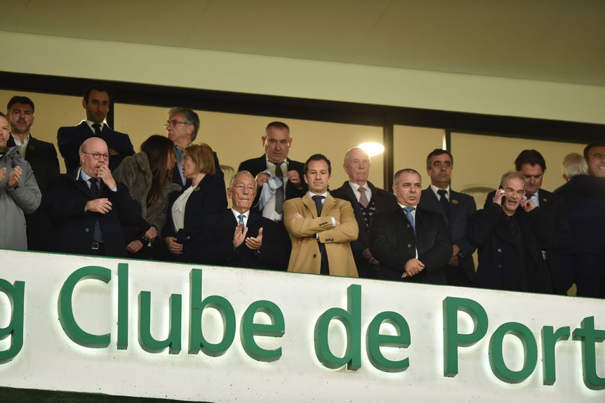 Marcelo Rebelo de Sousa na tribuna de Alvalade, ao lado de Frederico Varandas, presidente do Sporting