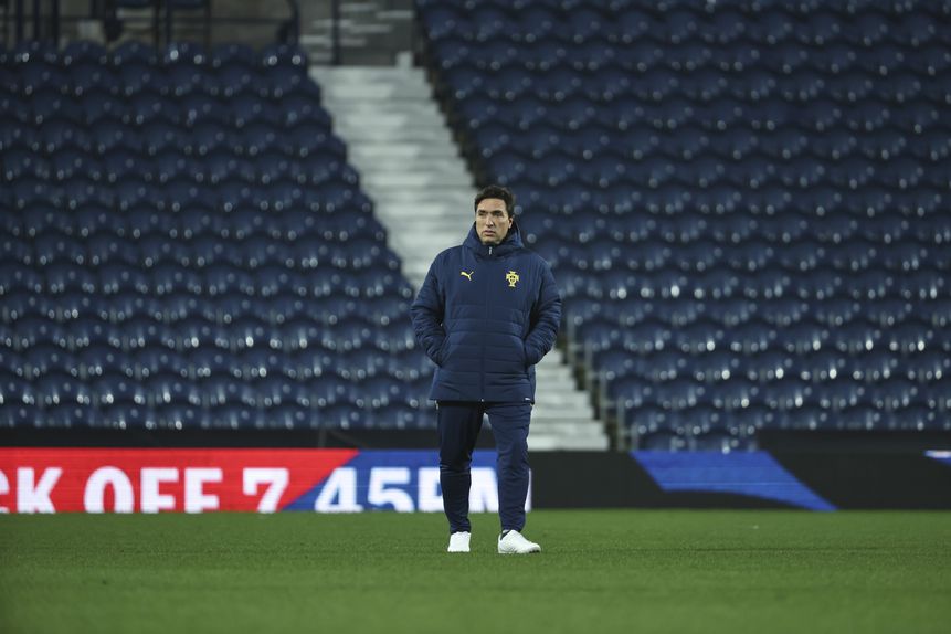 Rui Jorge no treino de adaptação dos sub-21 ao The Hathwrons (FPF)