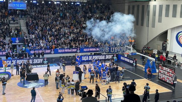 O momento em que o FC Porto levantou a Taça de Portugal