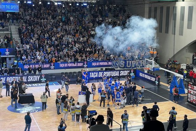 O momento em que o FC Porto levantou a Taça de Portugal