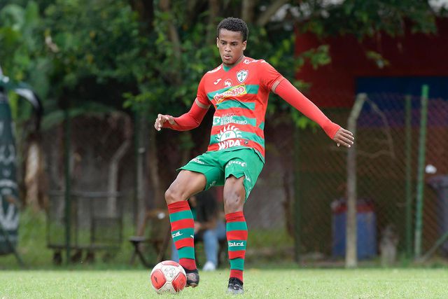 Mercado Benfica: central brasileiro a caminho