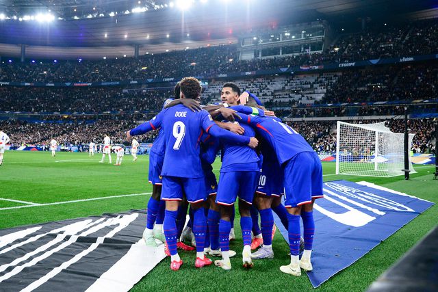 Festa do golo de Dembelé, que levou França para o desempate por pontapés da marca de grande penalidade (FOTO IMAGO)