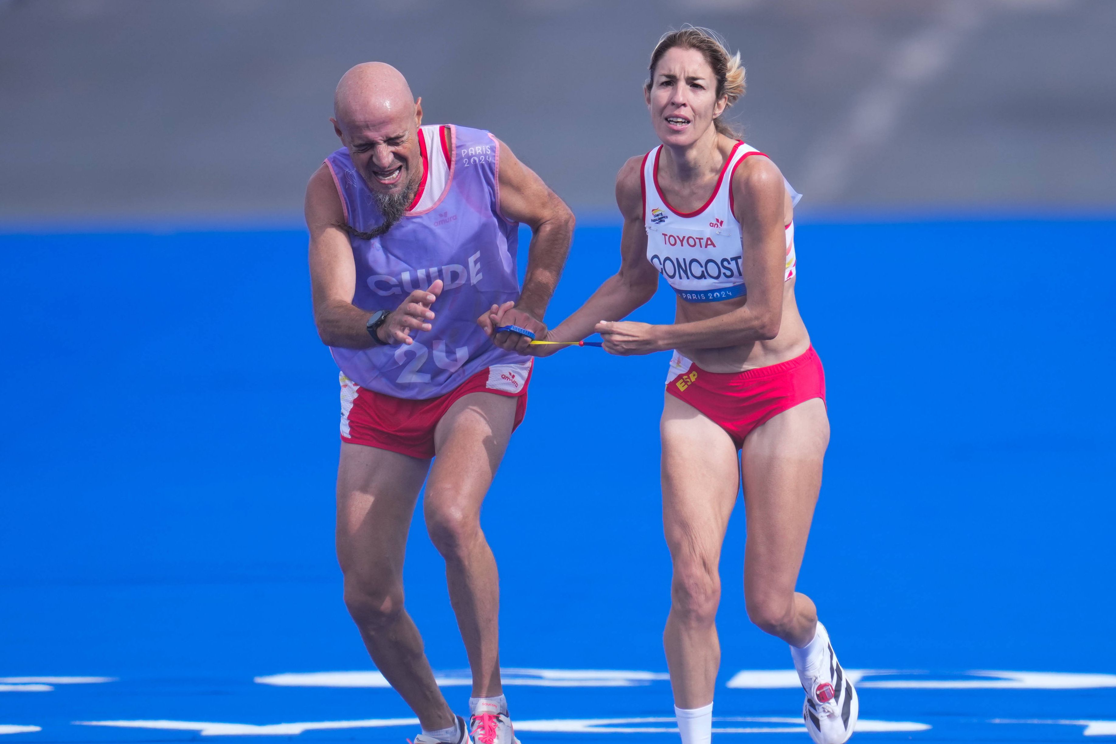 Elena Congost perdeu a medalha de bronze por ajudar outro atleta. IMAGO