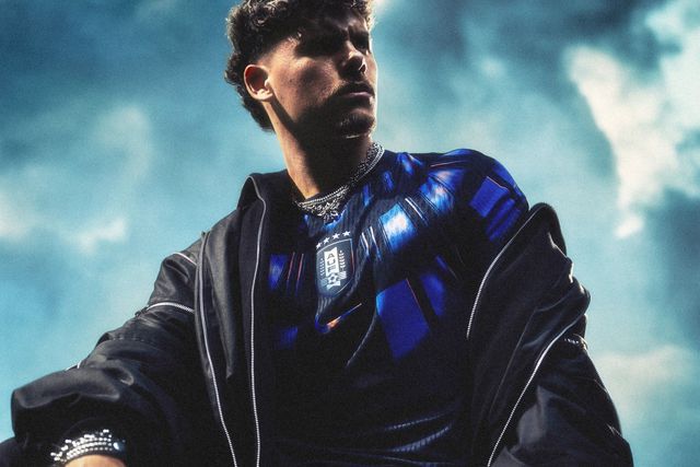 Maxi Araújo com o equipamento alternativo do Uruguai - Nike