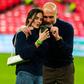 Troféus, emoção... e vodka: filha de Guardiola revela bastidores de uma década no City (fotos e vídeo)