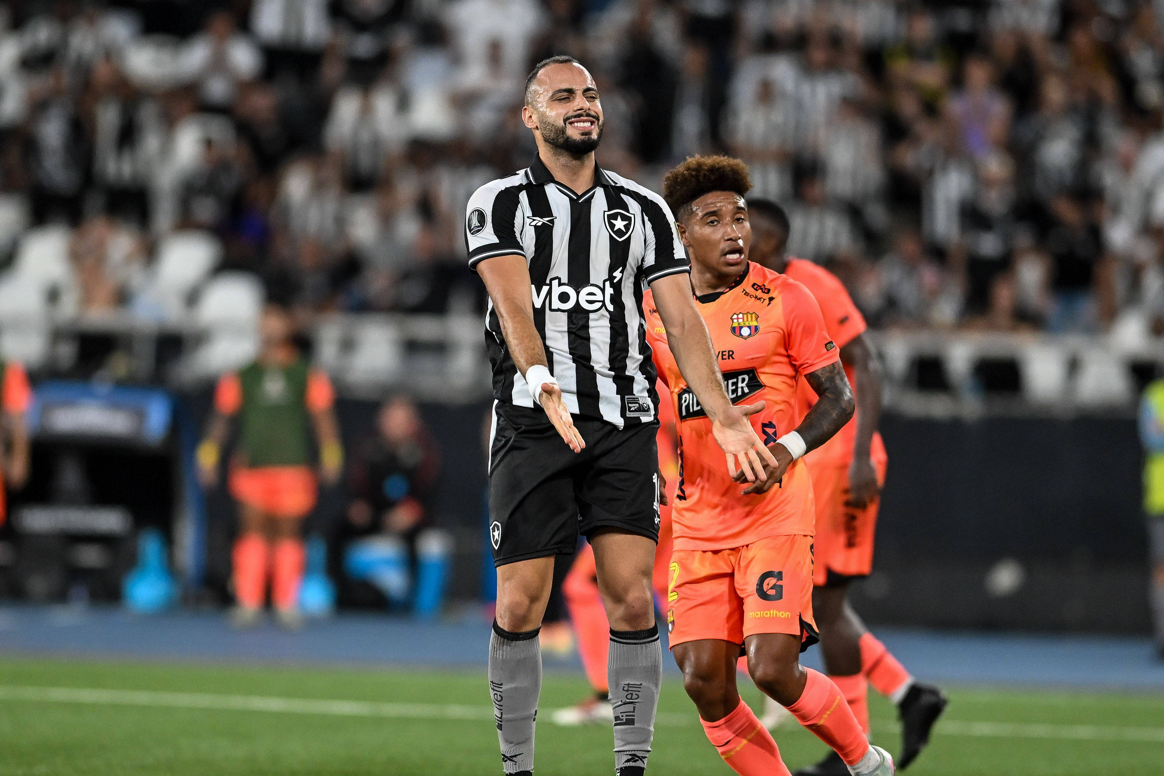 Arthur Cabral deixou o Benfica no verão passado e rumou ao Botafogo