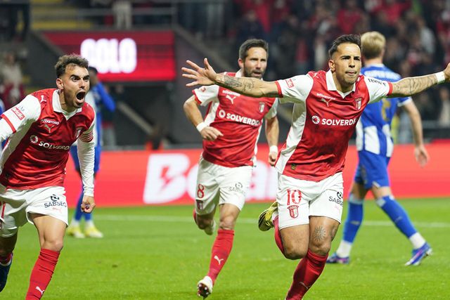 A pontaria do sul-americano na marca dos 11 metros ainda deu esperanças, mas a vantagem fugiu - Foto: Hugo Delgado/LUSA