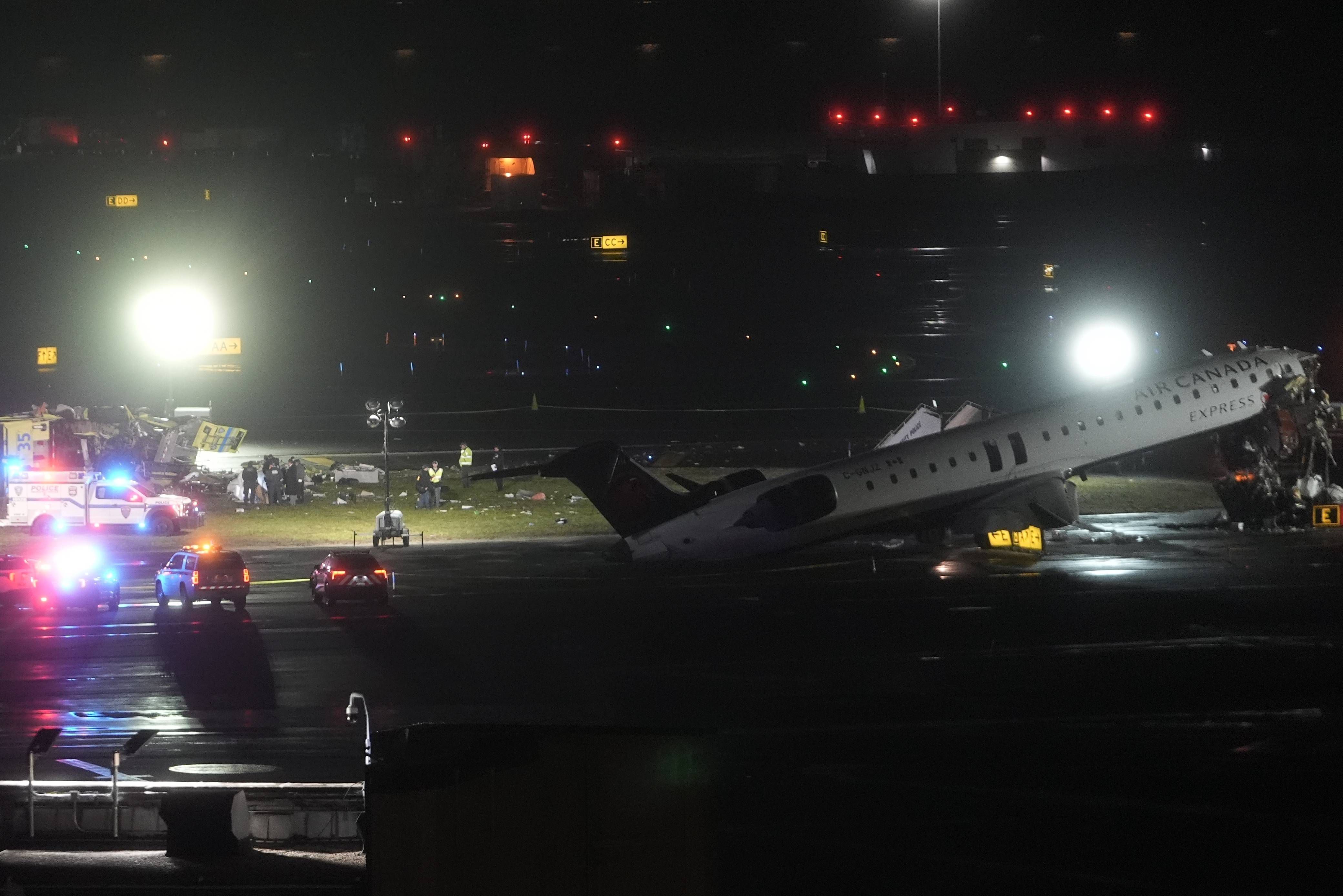 Avião da Air Canada colidiu com camião dos bombeiros no aeroporto LaGuardia