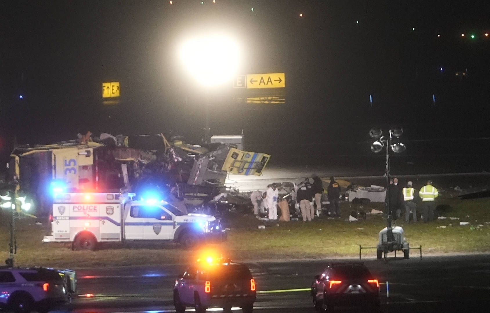 Avião da Air Canada colidiu com camião dos bombeiros no aeroporto LaGuardia