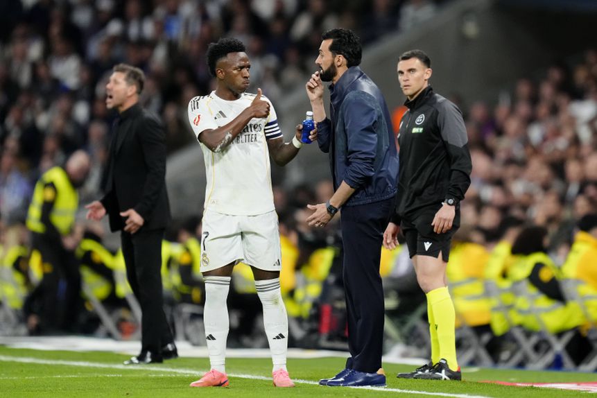 Vini Jr. em diálogo com Álvaro Arbeloa