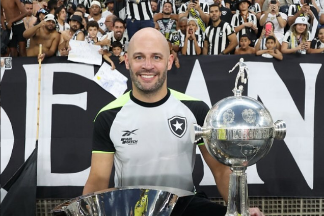 Jovem técnico, de 38 anos, é um dos nomes equacionados por Tondela... e Botafogo - Foto: Franclim Carvalho/Instagram