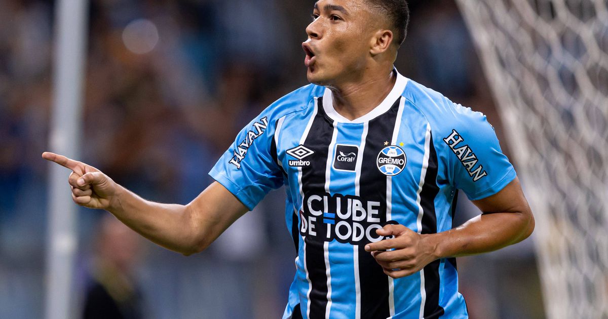 De 'flop' a goleador: ex-Benfica é o 'rei' do Brasileirão