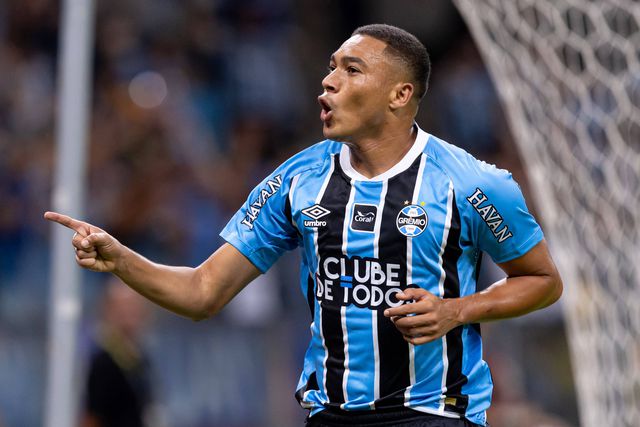 Carlos Vinícius leva 11 golos em 19 jogos na época em curso