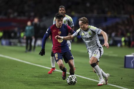 Schjelderup já defrontou o Barcelona a jogar pelo Benfica - Foto: IMAGO