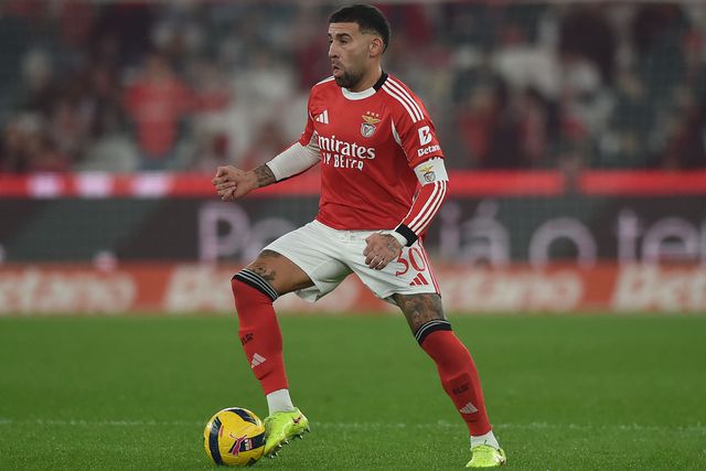 Nicolás Otamendi não foi utilizado nos dois últimos jogos do Benfica por estar a recuperar de traumatismo na perna direita — Foto: Miguel Nunes