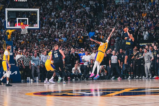 NBA: Jokic brilha, Murray faz cesto decisivo e Nuggets ampliam vantagem sobre os Lakers