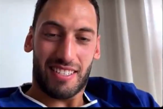 «Presidente, eu e o Calhanoglu fomos comprados por 0 euros... merecemos um presente»