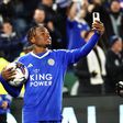 Leicester reforça a liderança com hat-trick e assistência de Fatawu