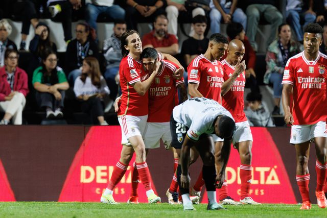 Farense-Benfica: peças no sitio certo