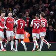 Arsenal humilha Chelsea e mantém liderança à condição