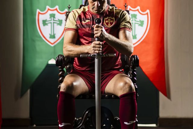 Clube brasileiro chama ex-leão e inspira-se em Aljubarrota para nova camisola