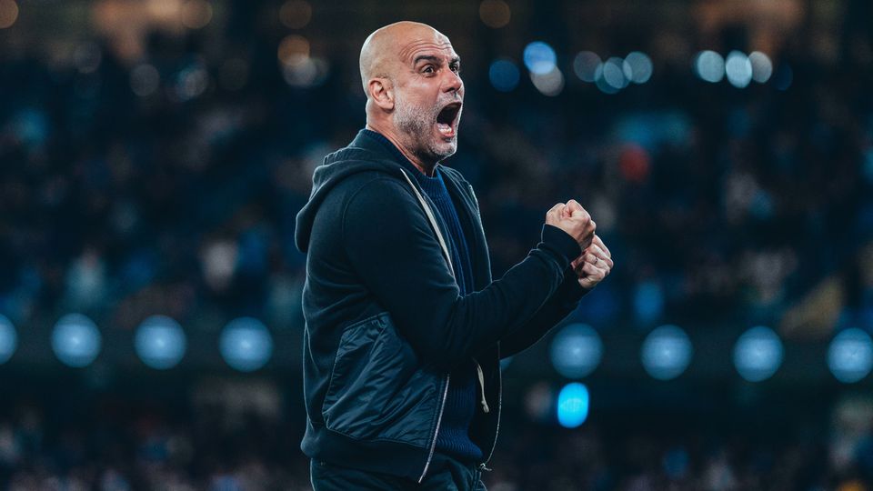 Pep Guardiola eufórico com a vitória do Man. City no Etihad, na compensação