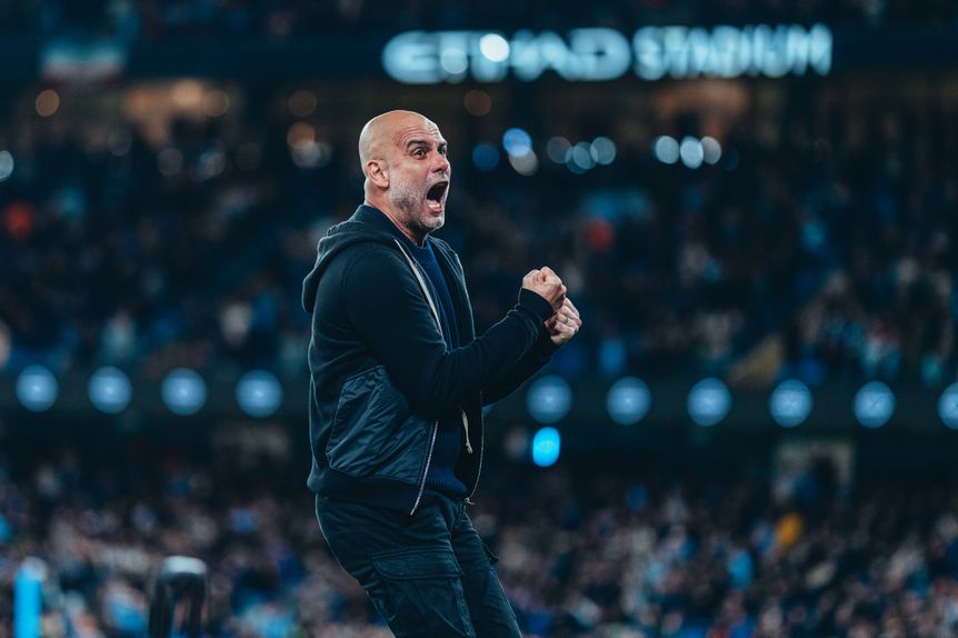 Pep Guardiola eufórico com a vitória do Man. City no Etihad, na compensação