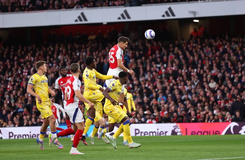 Arsenal não cumpre, mas adia título do Liverpool
