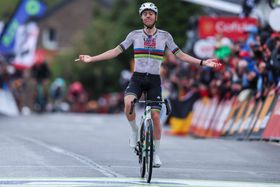 Pogacar volta a brilhar e vence La Flèche Wallonne pela segunda vez