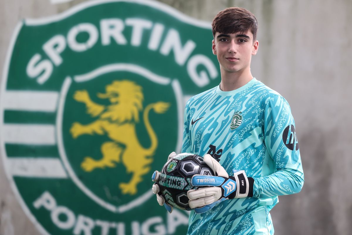 Sporting: Afonso Redondo assinou contrato de formação